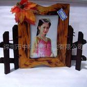 直接在木相框上彩繪圖案的UV設備_木相框彩繪機_木相框彩繪繪_木制品彩繪機_深圳市中科鑫幫科技 - 商國互聯網