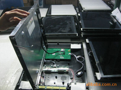 工廠直供15寸數(shù)碼相框與廣告機(jī) 專業(yè)生產(chǎn)、價(jià)格優(yōu)勢、配套掛架