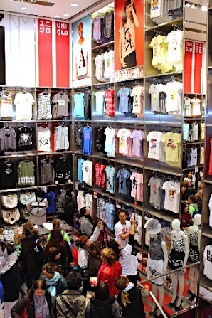 優(yōu)衣庫(kù)閃耀柏林 日本快時(shí)尚巨頭德國(guó)旗艦店盛大開業(yè)，為歐洲時(shí)尚市場(chǎng)注入新活力